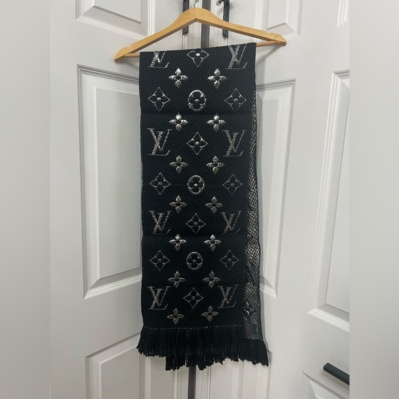 Louis vuitton black silver logomania shine monogram scarf wrap - Picture 1 of 4